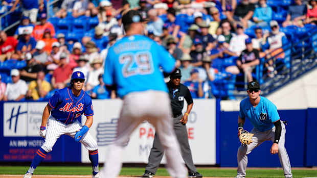 Marlins vs Mets en el diamante de juego